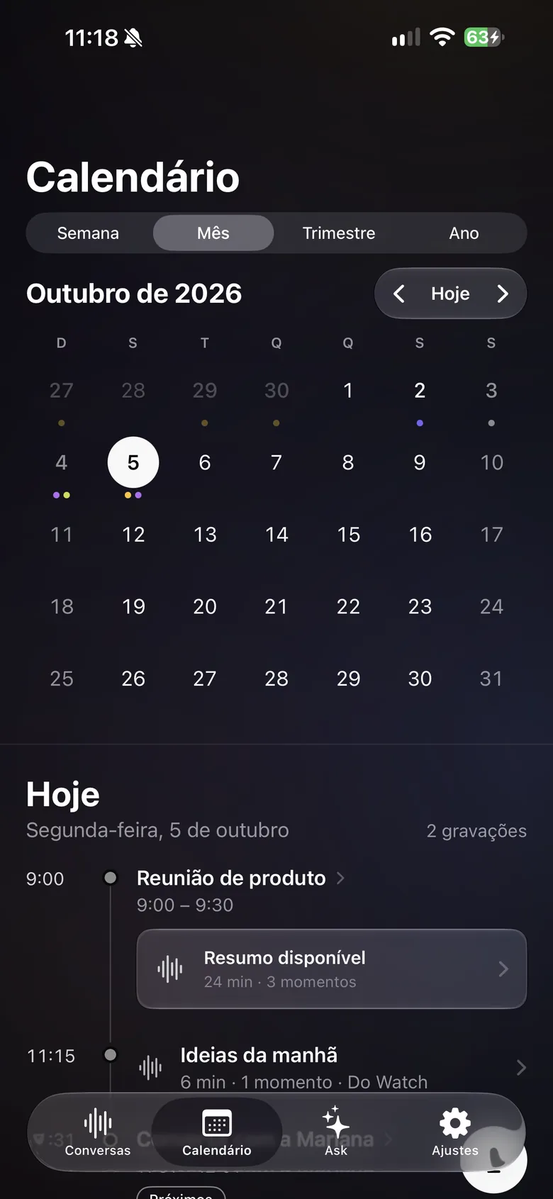 O calendário do Verba no iPhone, visualização mensal, com as reuniões do dia.